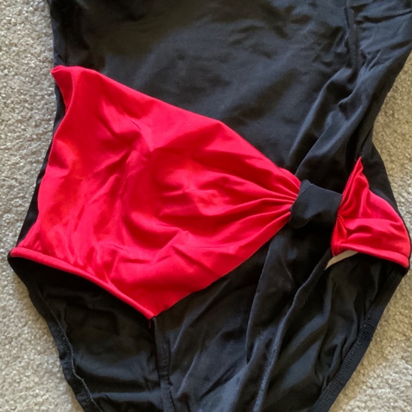 Jantzen - One Piece Black & Red Swimsuit - Picture 2 of 6